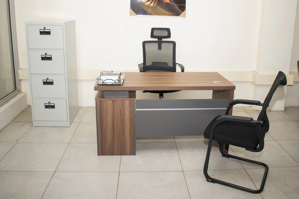 1.4 meters executive office table - Image 2